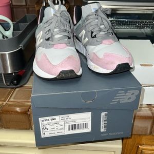 New Balance women’s tennis shoes